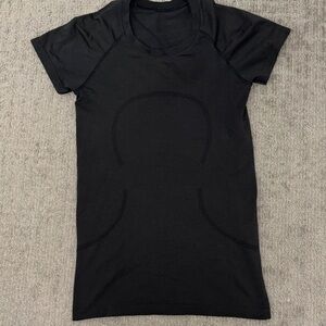 lululemon athletica Black Short Sleeve Tee